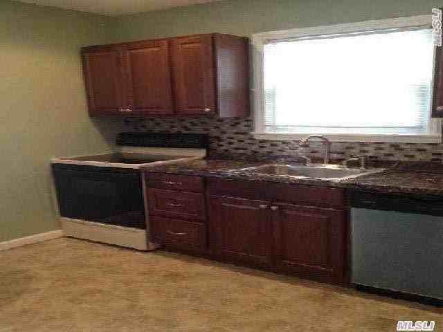 449 Gates Ave - Photo 3 of 8