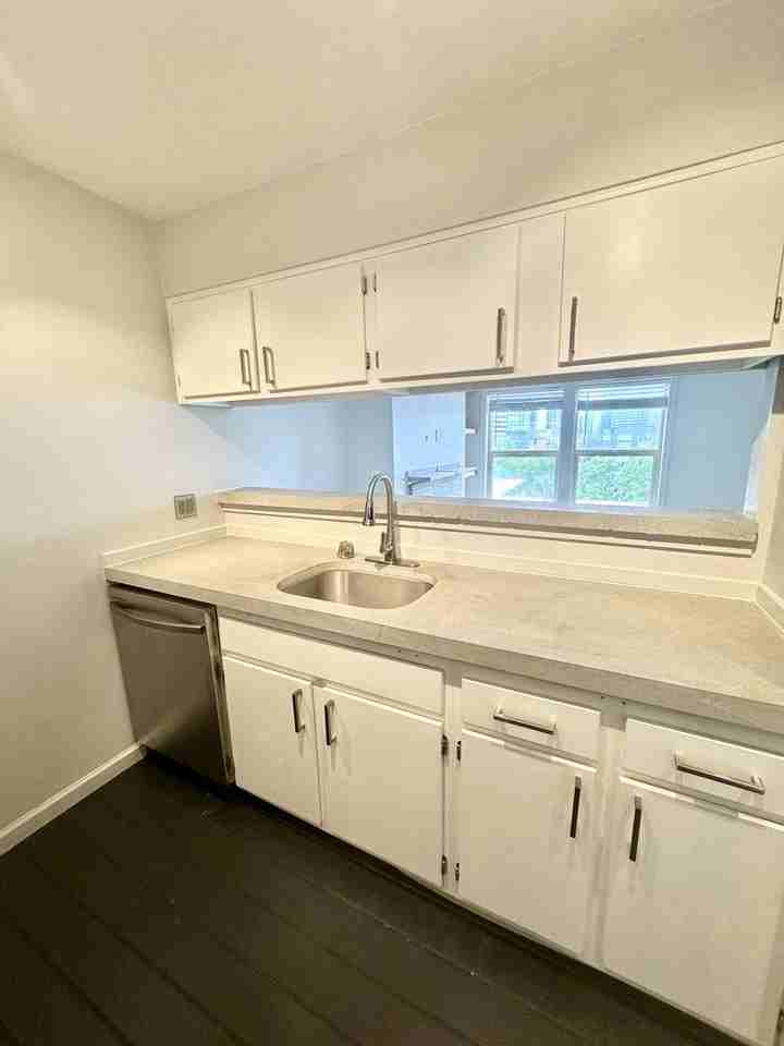 506 E Howell St - Photo 3 of 21