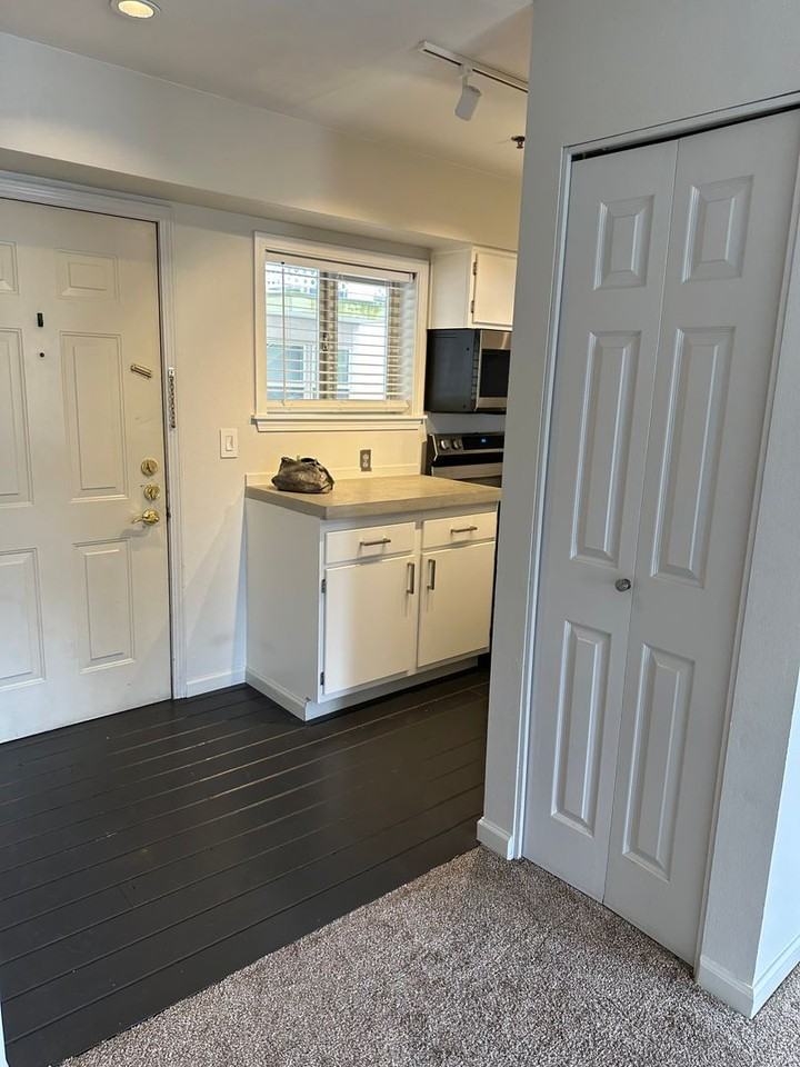 506 E Howell St - Photo 4 of 21