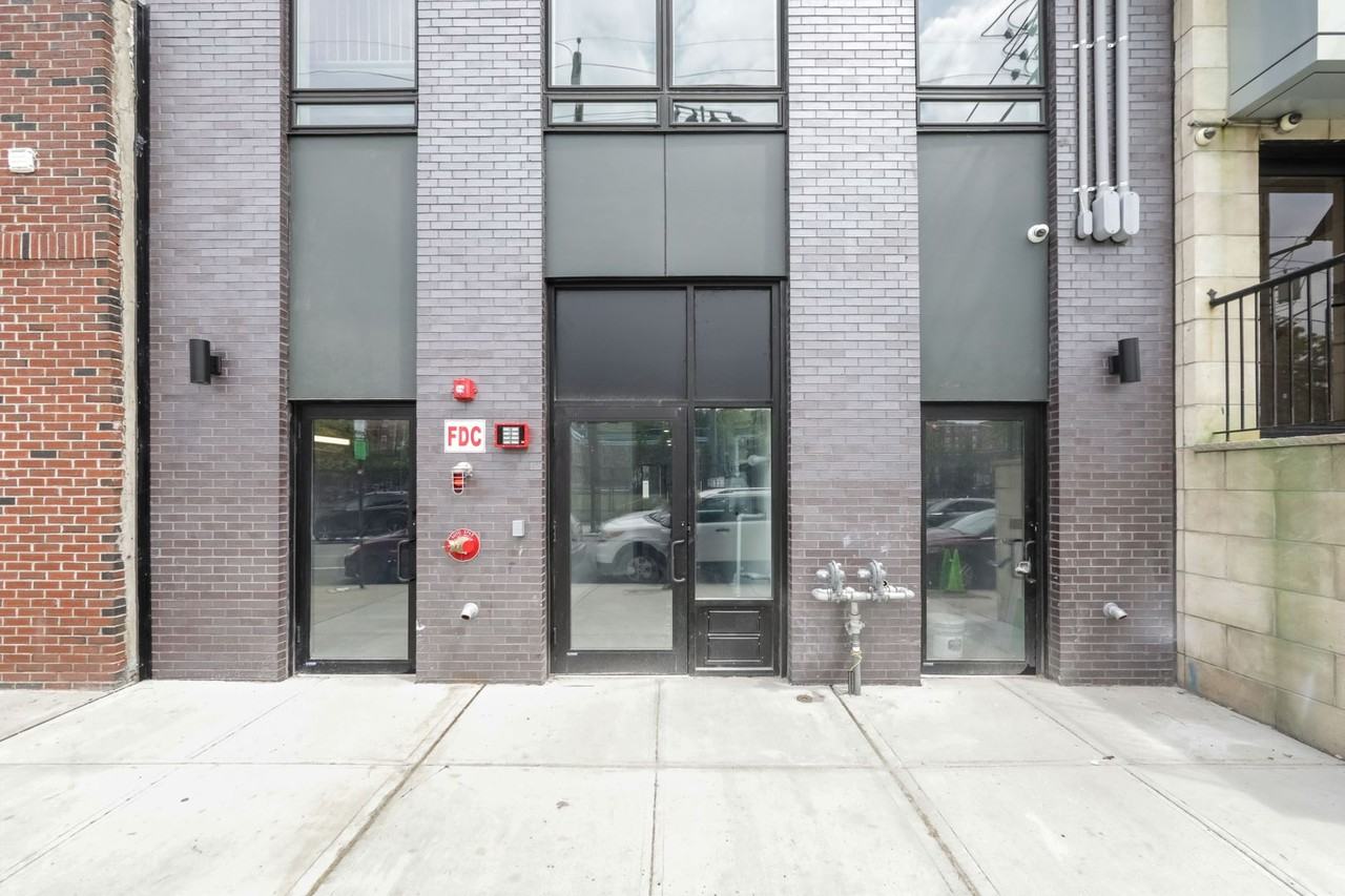 417 Jackson St - Photo 3 of 7