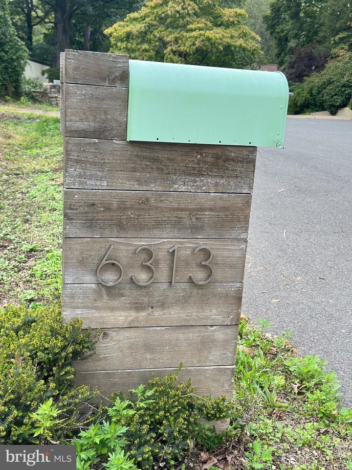 6313 Seventh St - Photo 3 of 40