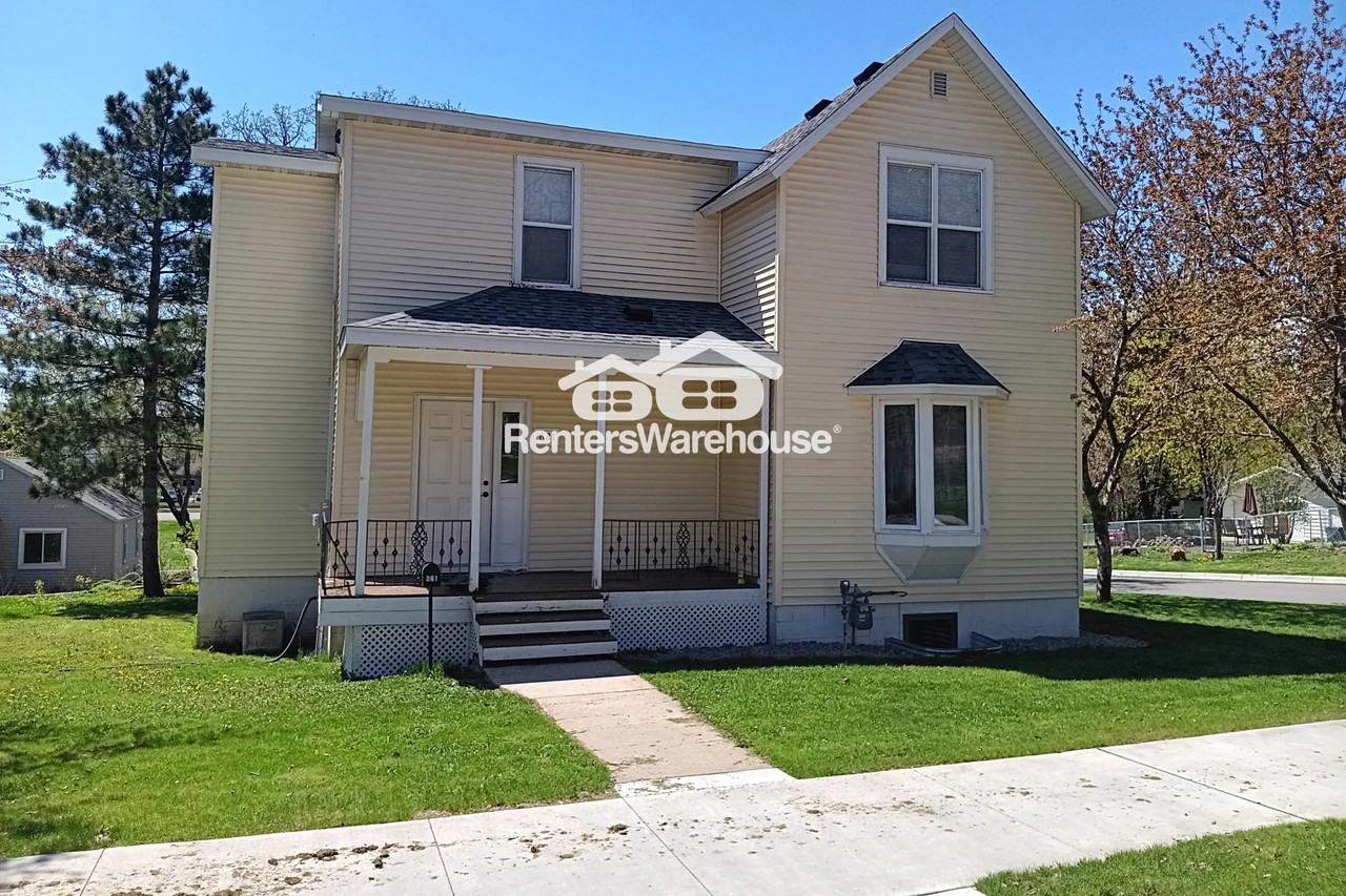 621 2nd Ave N - Photo 2 of 44