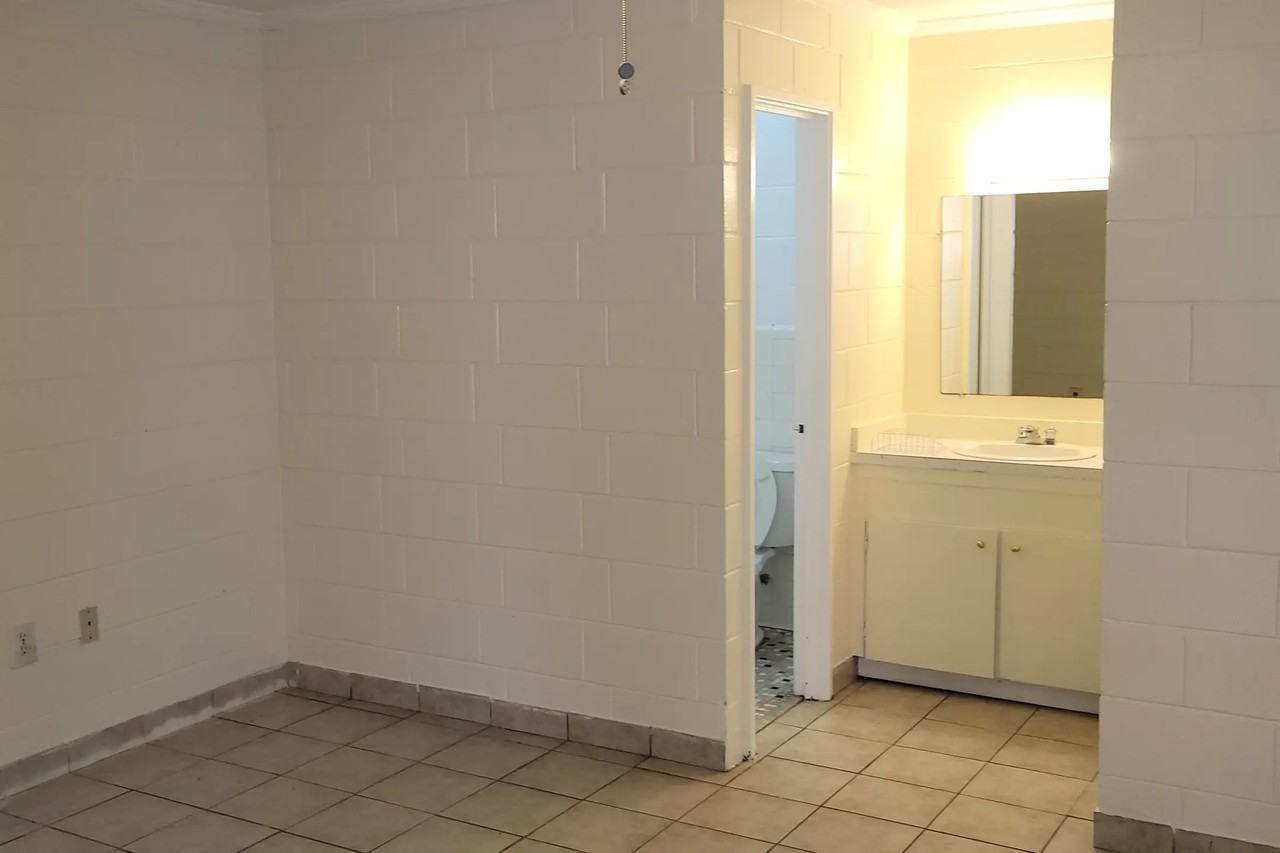 689 W Base St - Photo 3 of 11