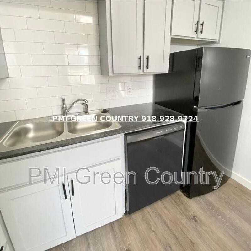 809 Park St - Photo 2 of 13