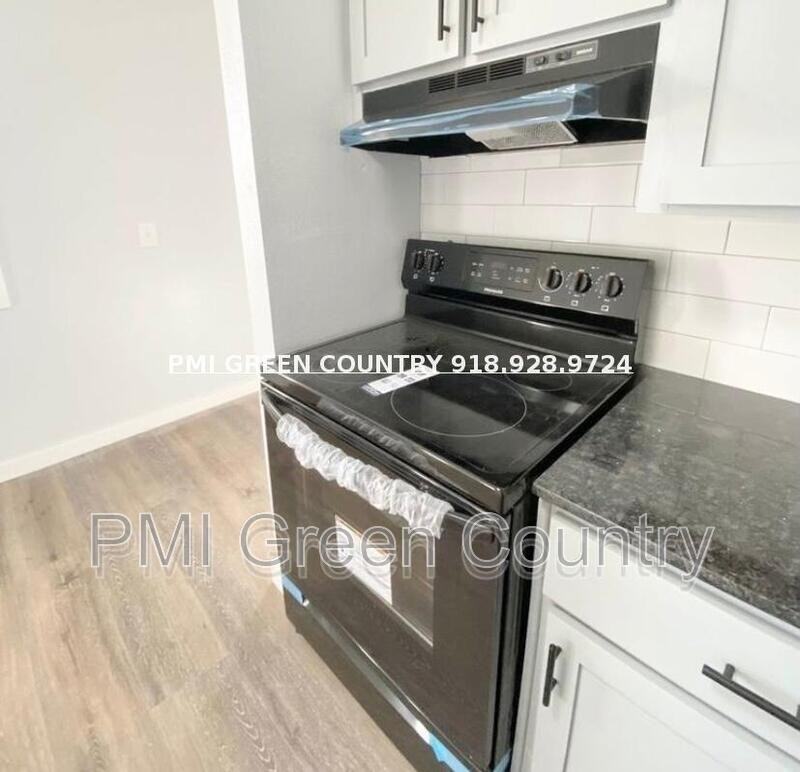 809 Park St - Photo 3 of 13