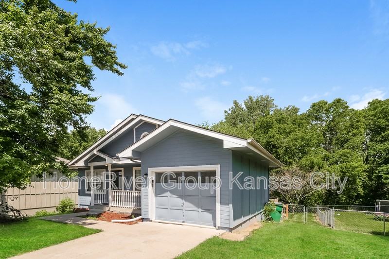 1830 Gates Dr W - Photo 2 of 17