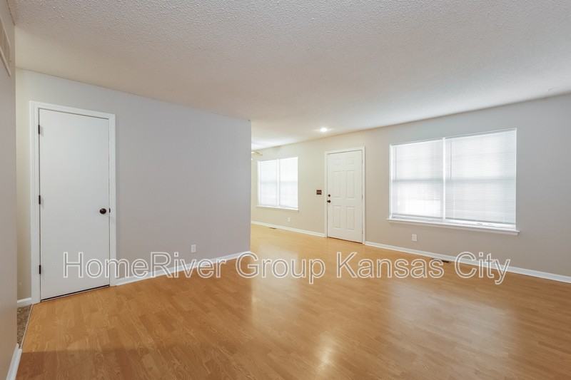 1830 Gates Dr W - Photo 3 of 17