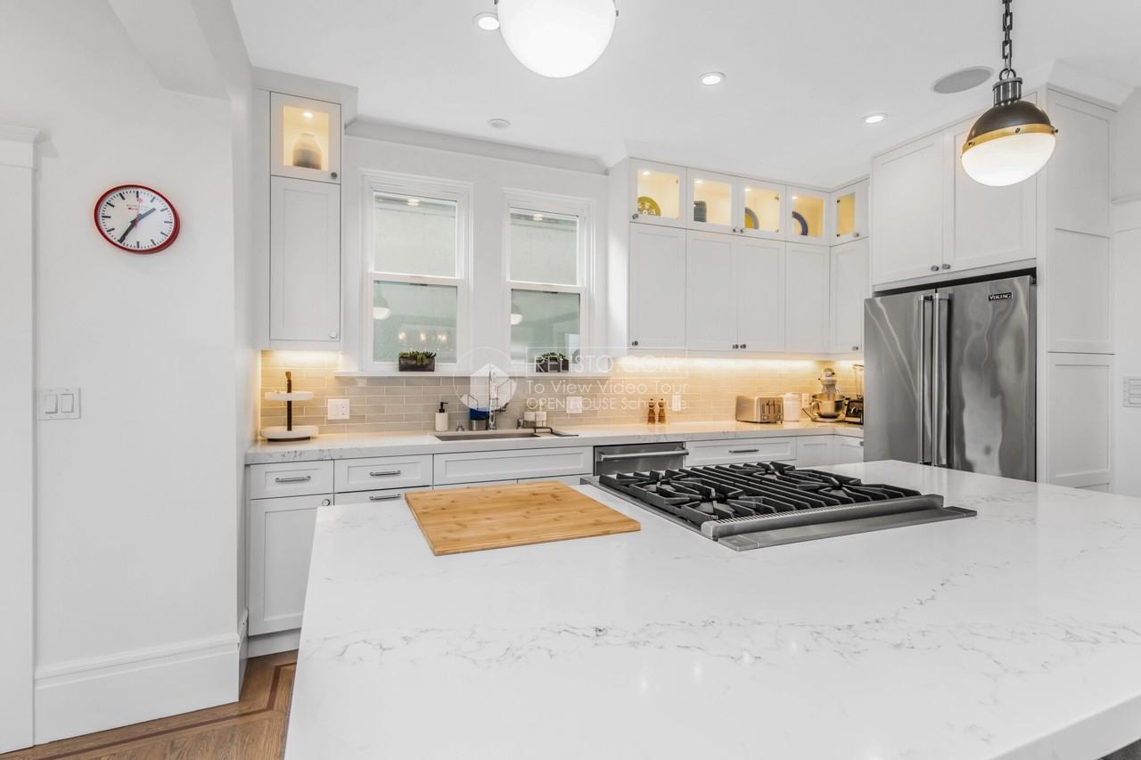 235 Vicente St - Photo 5 of 32