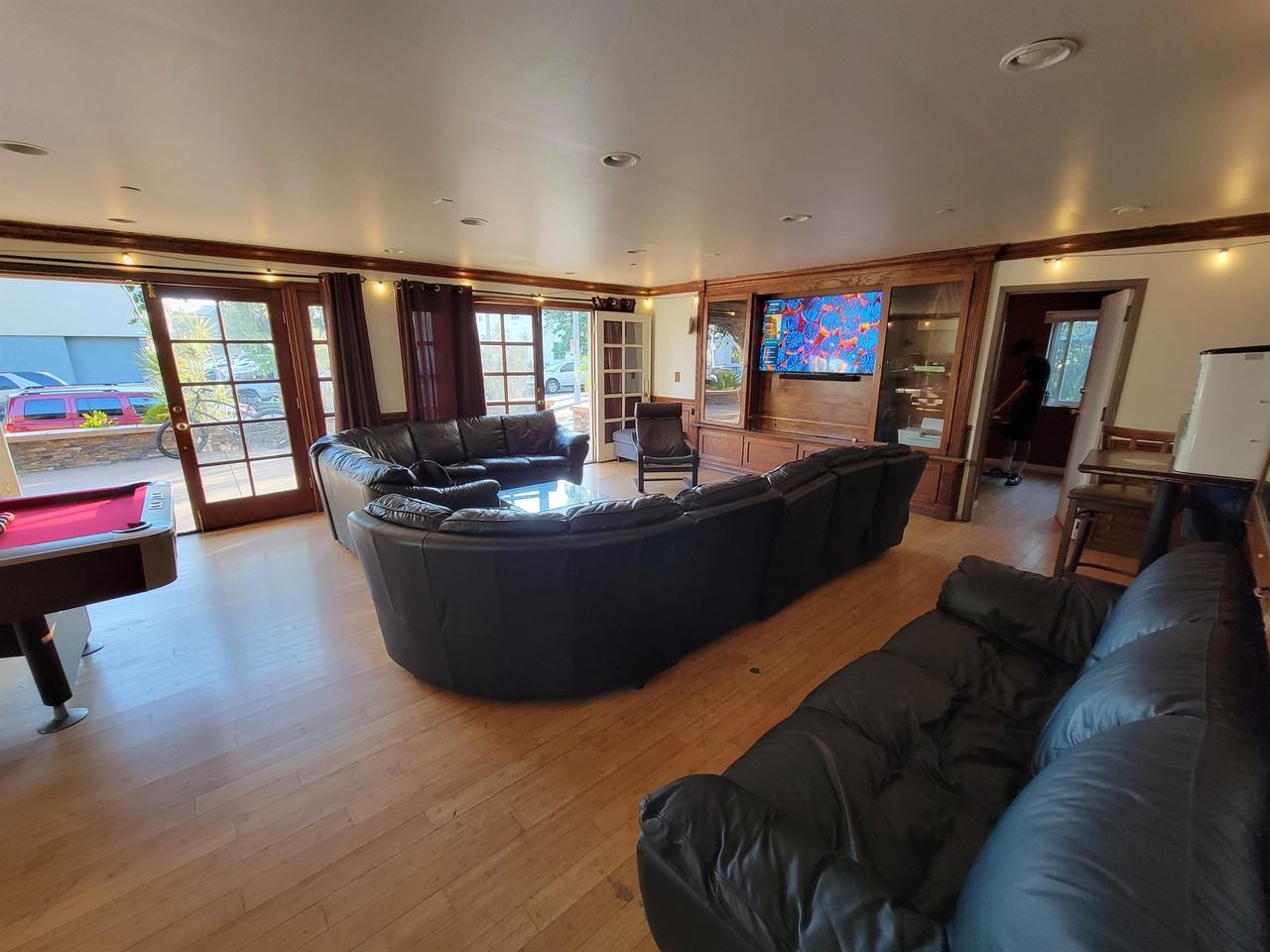 707 West 28th Street - Photo 2 of 9