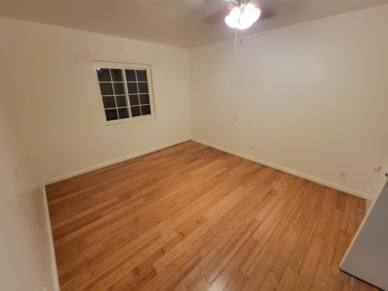 707 West 28th Street - Photo 4 of 9