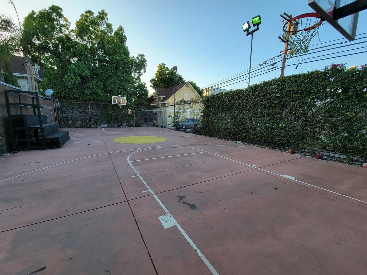 707 West 28th Street - Photo 6 of 9