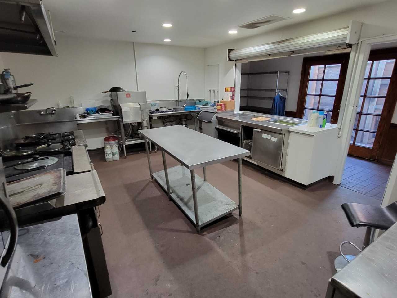 707 West 28th Street - Photo 7 of 9