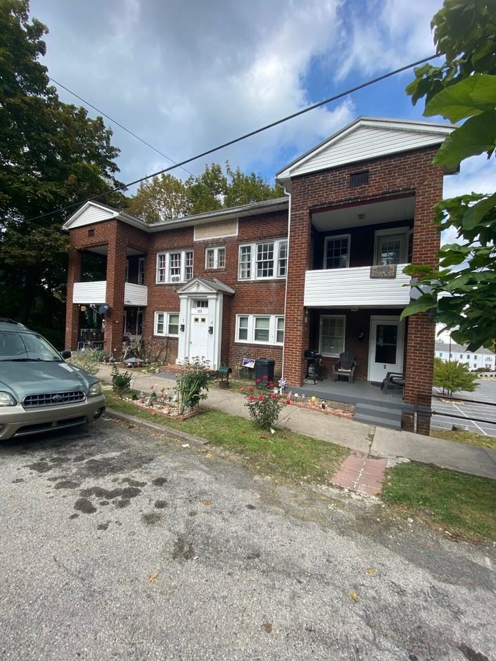 111 Ramsey St #4 - Photo 3 of 8