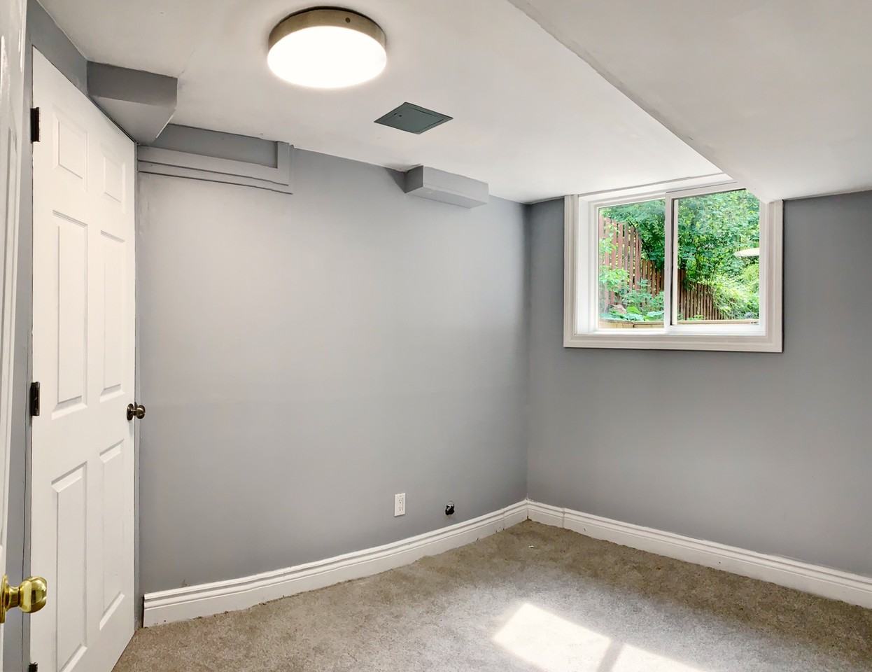 Camelot Dr - Photo 5 of 12