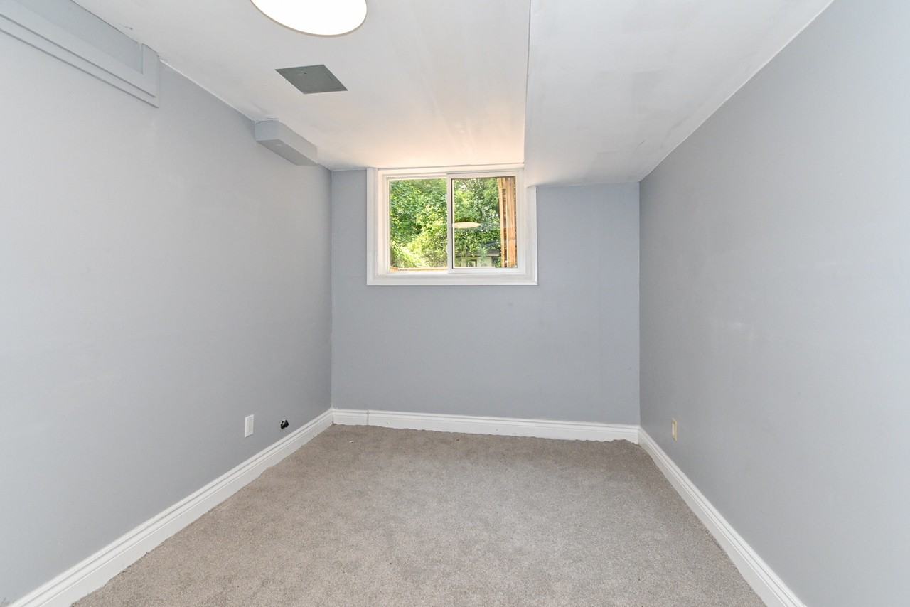 Camelot Dr - Photo 4 of 12