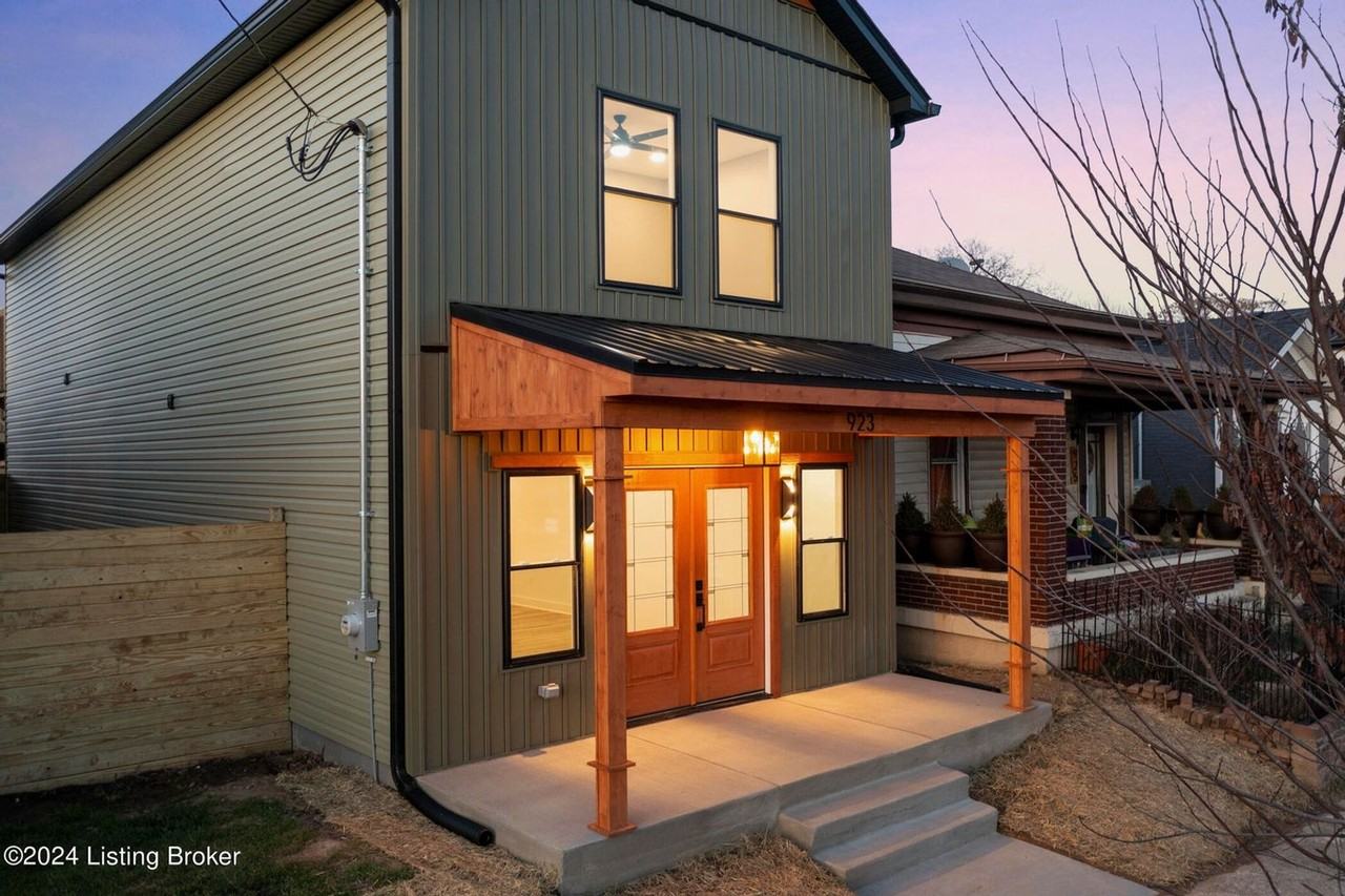 923 E Oak St - Photo 2 of 50