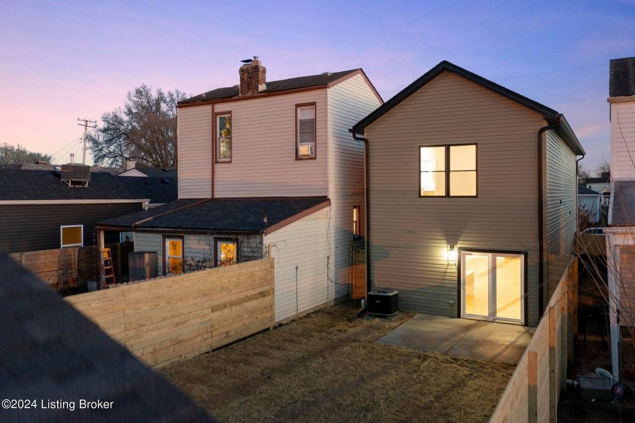923 E Oak St - Photo 4 of 50