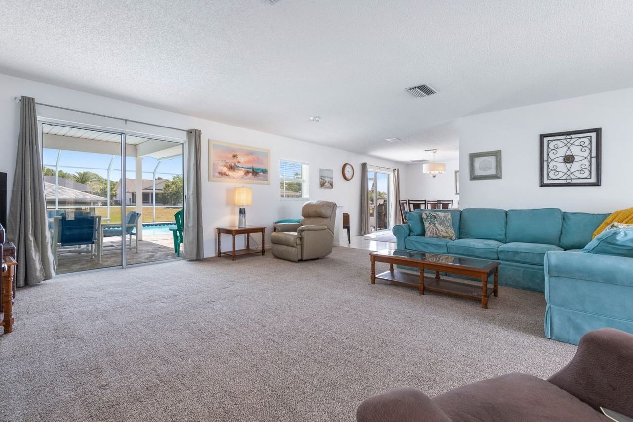 7 Classic Ct S - Photo 2 of 50