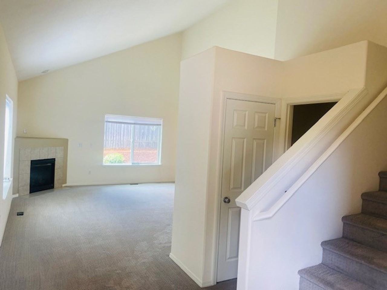 16418 Ne 12th Ct - Photo 2 of 27