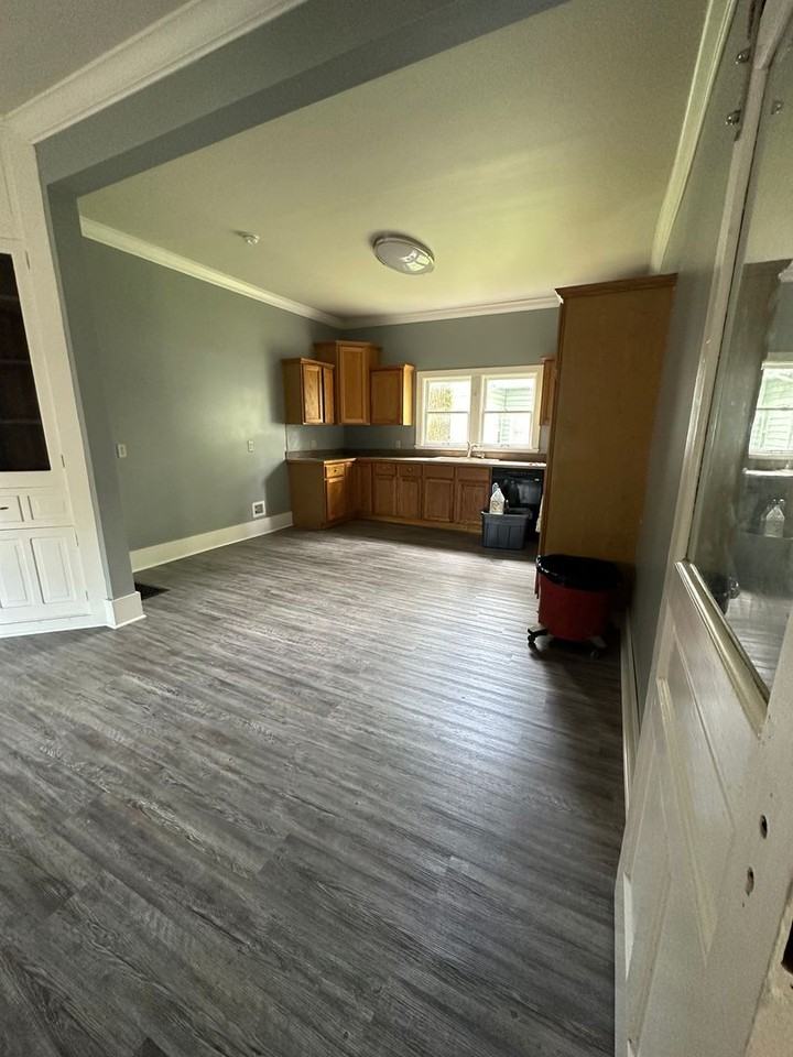 108 N Walnut St - Photo 2 of 9