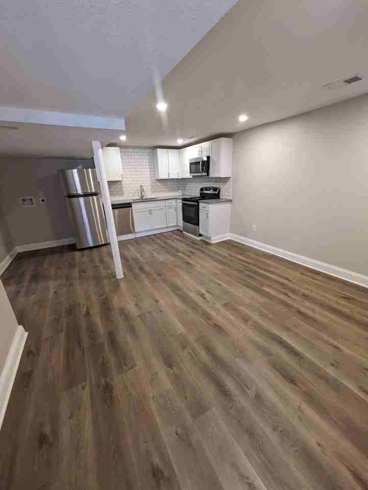 16051607W37TH - Photo 2 of 10