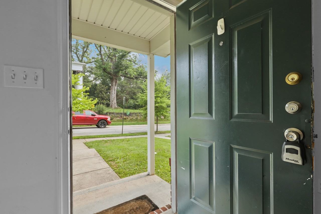 437 Kenneth Sq - Photo 3 of 50