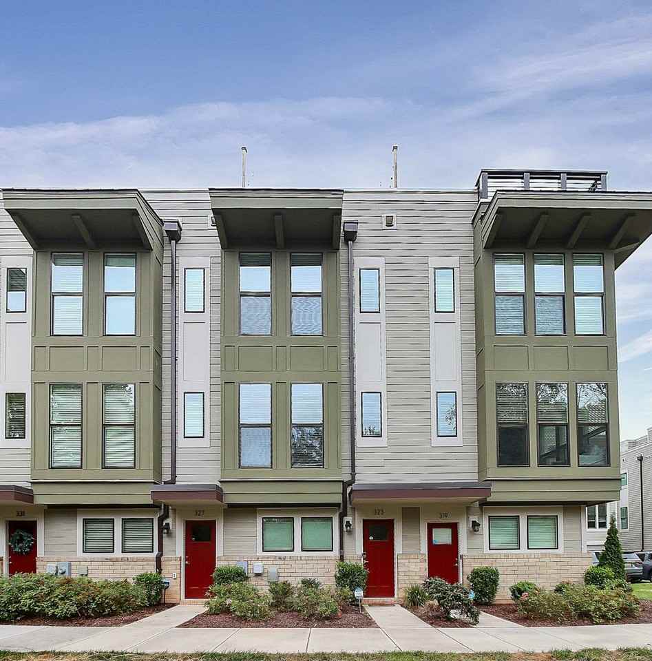 323 Uptown West Dr - Photo 2 of 31