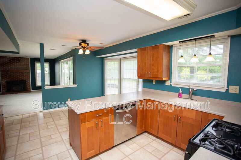 50 Manchester Rd - Photo 3 of 48