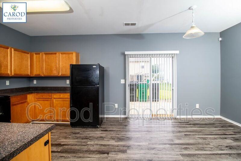 8630 Redding Glen Ave - Photo 5 of 33