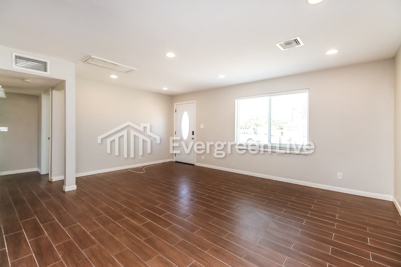 3726 E 25th St - Photo 4 of 17