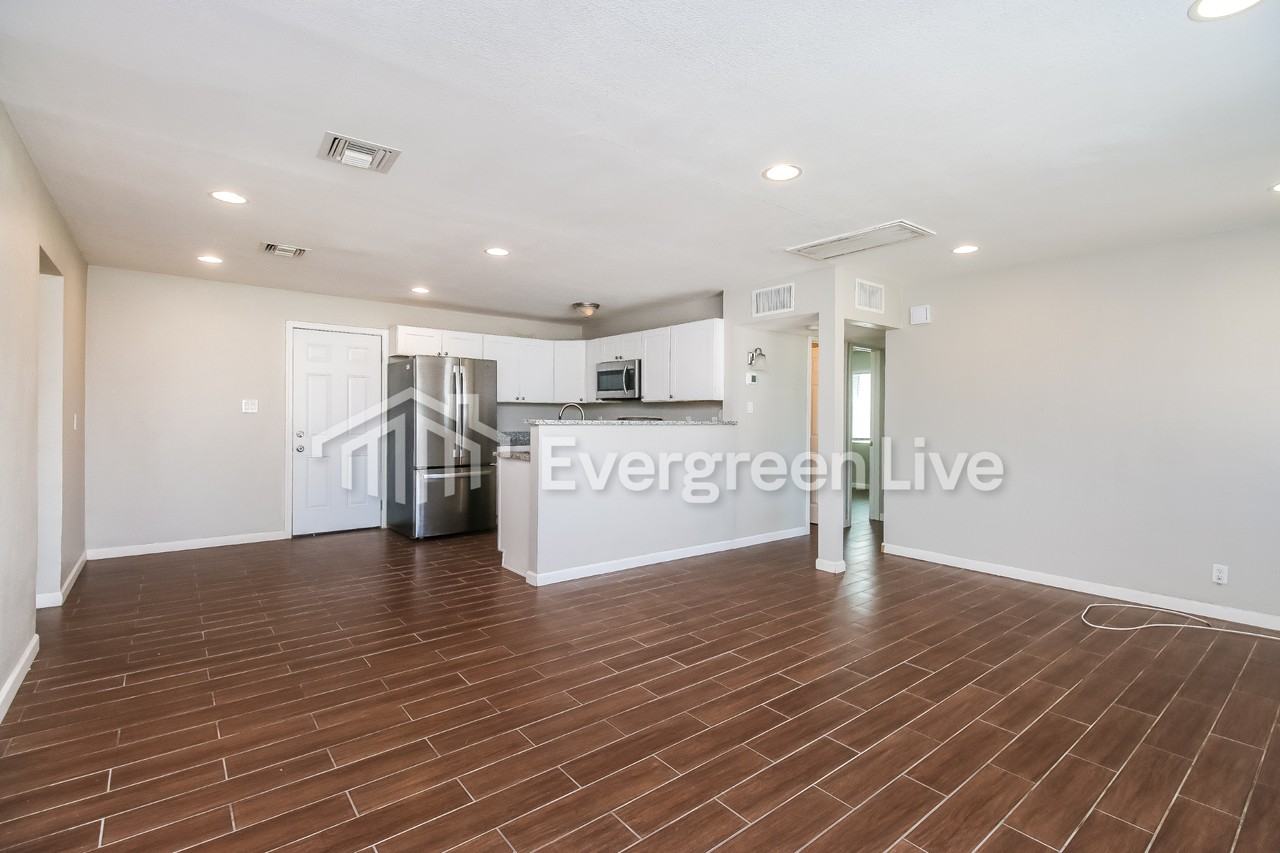 3726 E 25th St - Photo 5 of 17