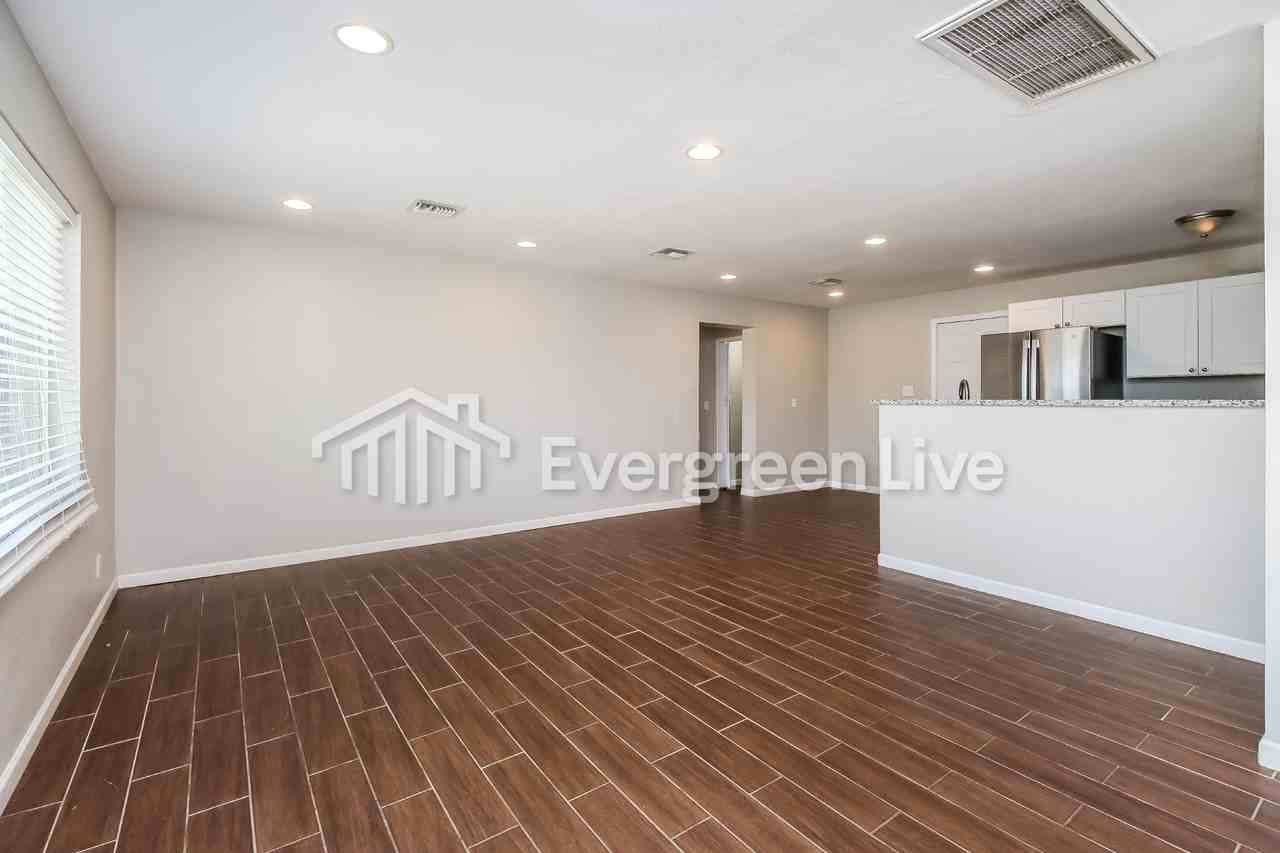3726 E 25th St - Photo 6 of 17