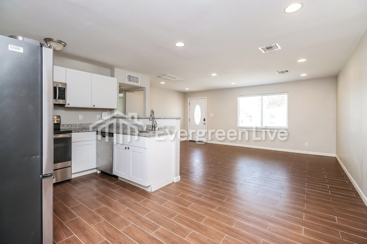 3726 E 25th St - Photo 7 of 17