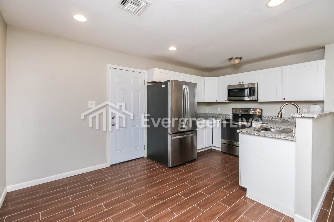 3726 E 25th St - Photo 6 of 15