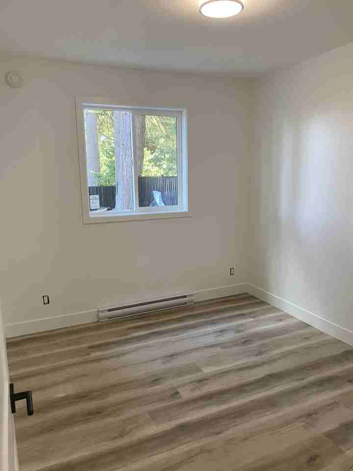 E Saanich Rd - Photo 3 of 8