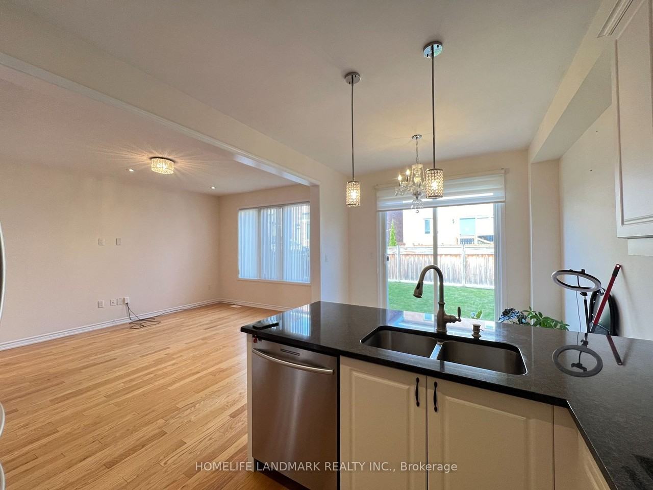 35 Buckle Crescent - Photo 3 of 12