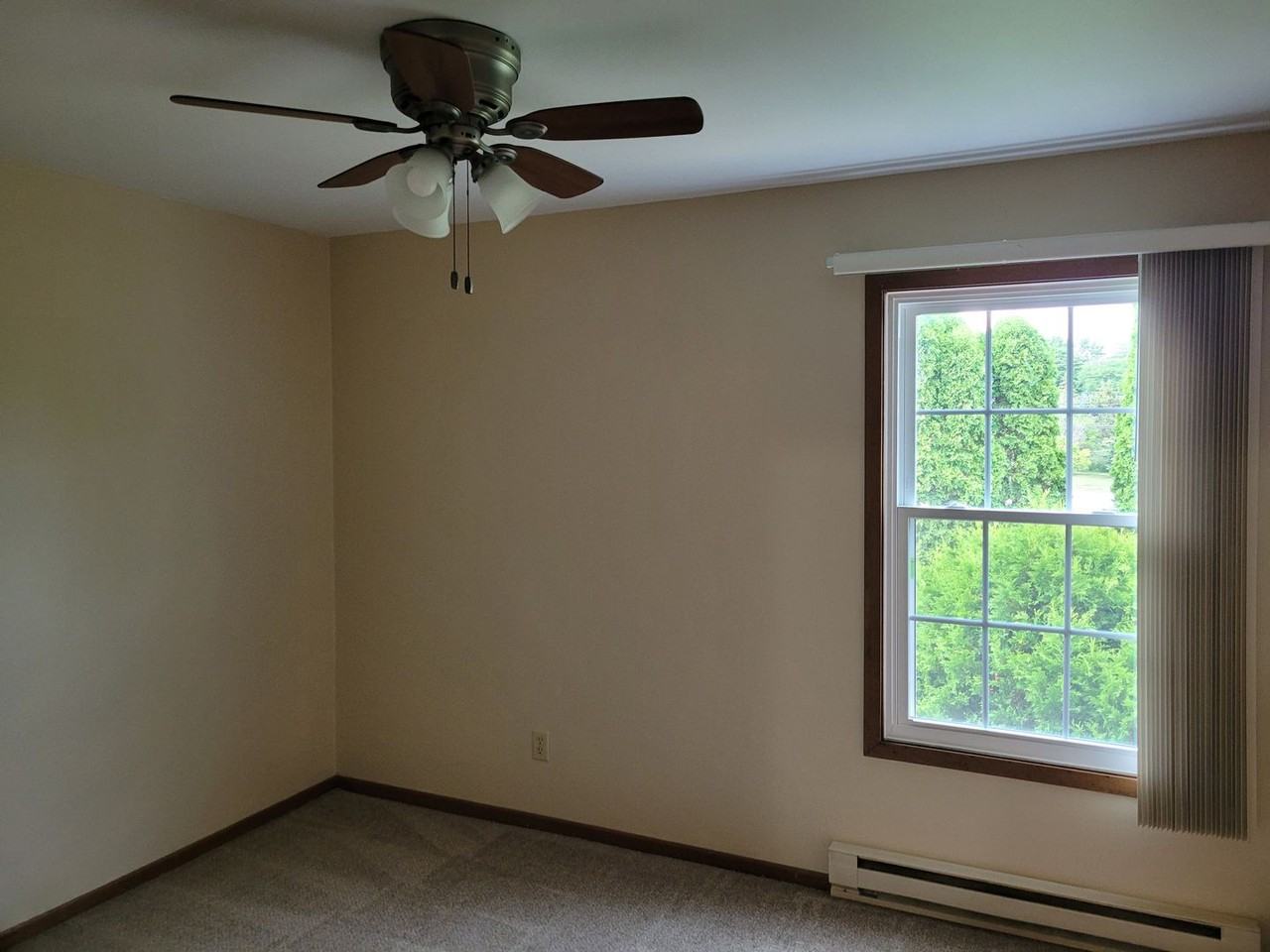 1924 Sylvan Way - Photo 3 of 13