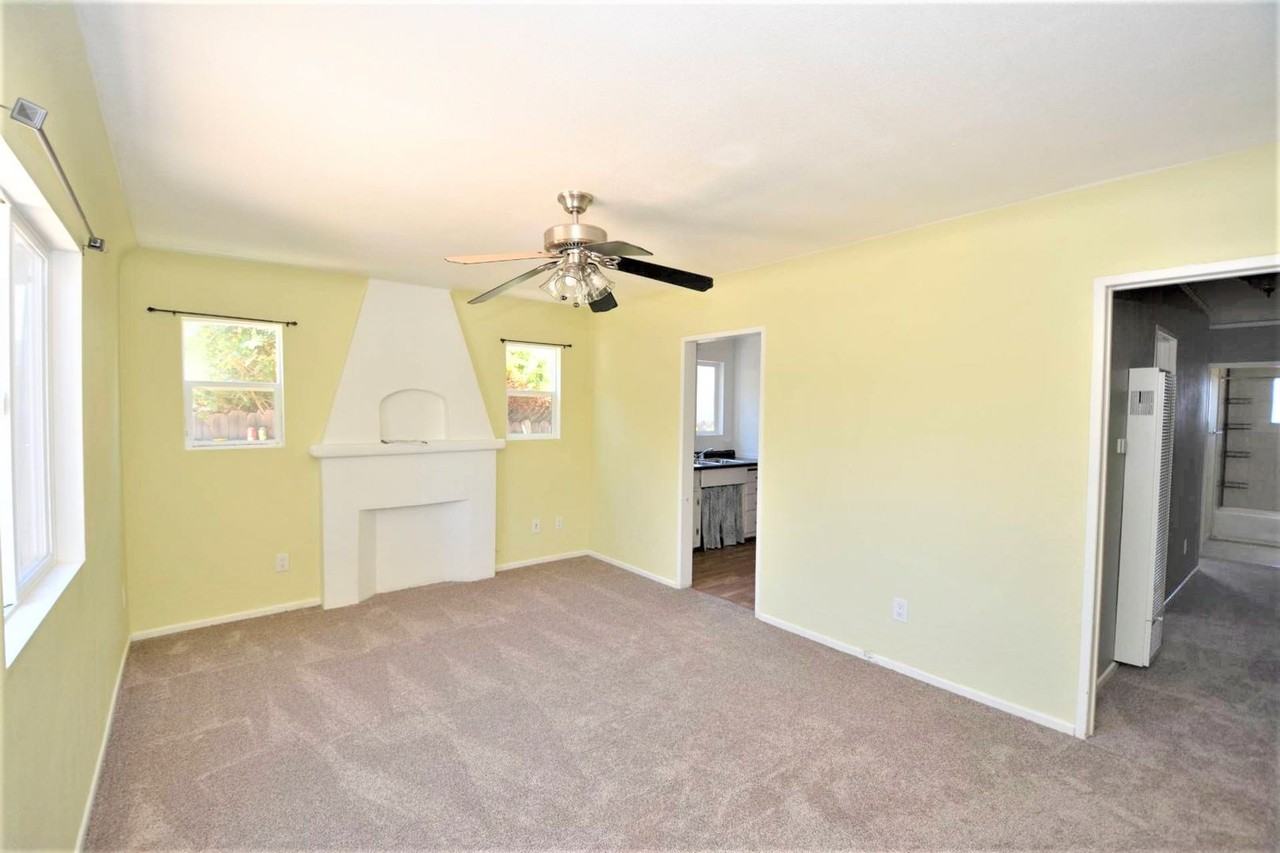 264 Franklin Ln - Photo 2 of 13