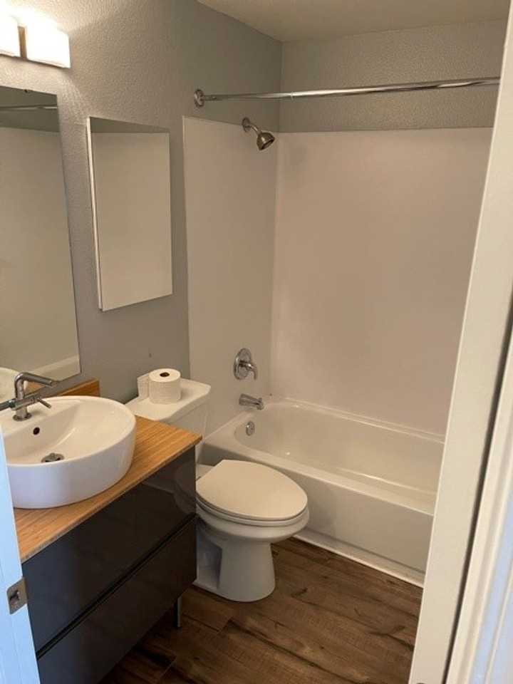 1614 Summit Ave #503 - Photo 6 of 8