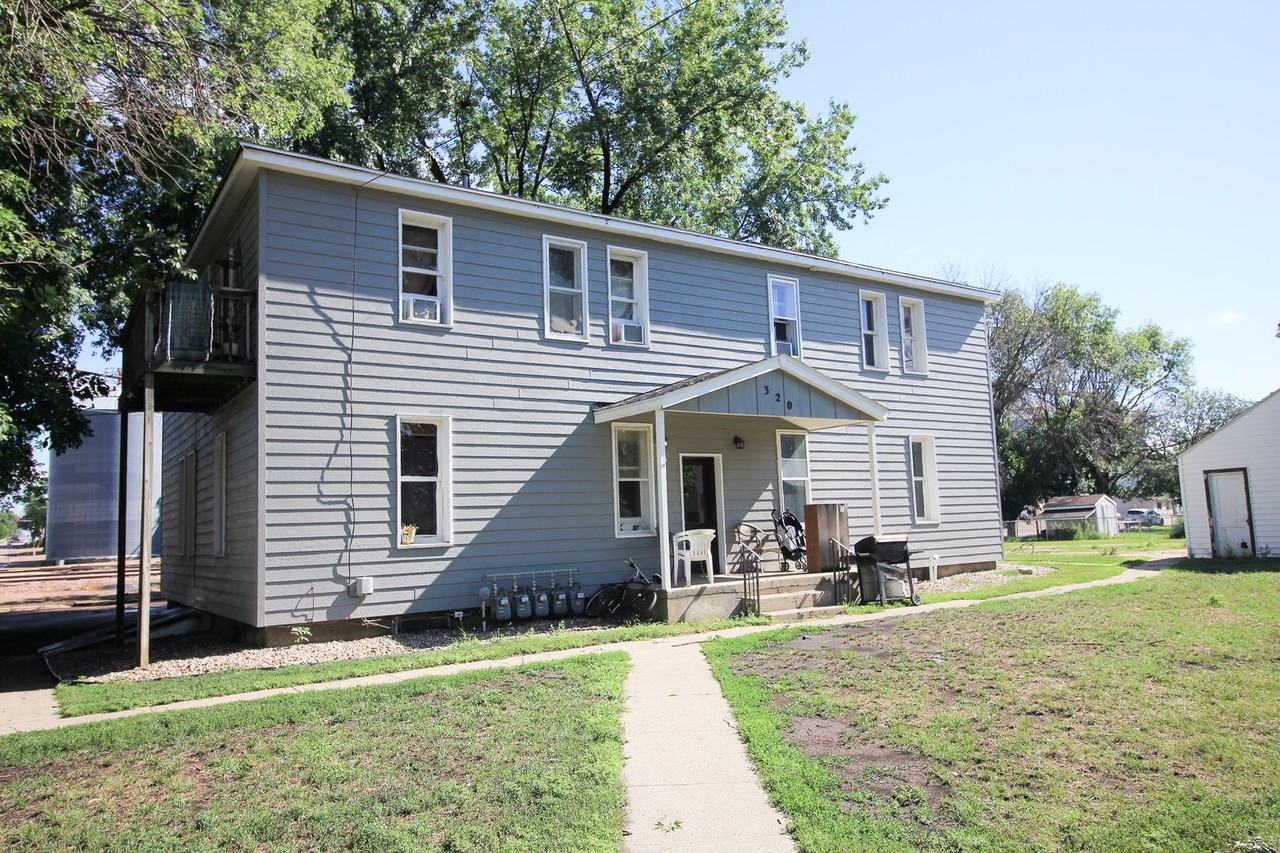 Dakota St 4-Plex - Photo 2 of 16