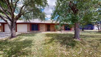 featured image of 1711 Redwood Dr