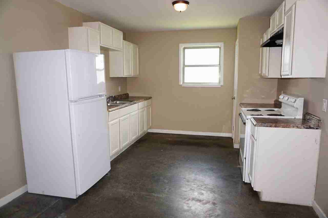 104 W Forrest St - Photo 3 of 10