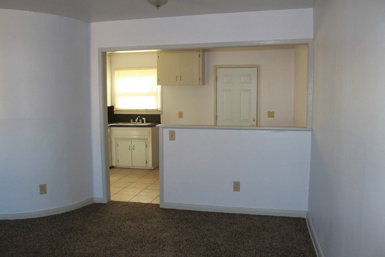 426 E Northrup Dr - Photo 3 of 17