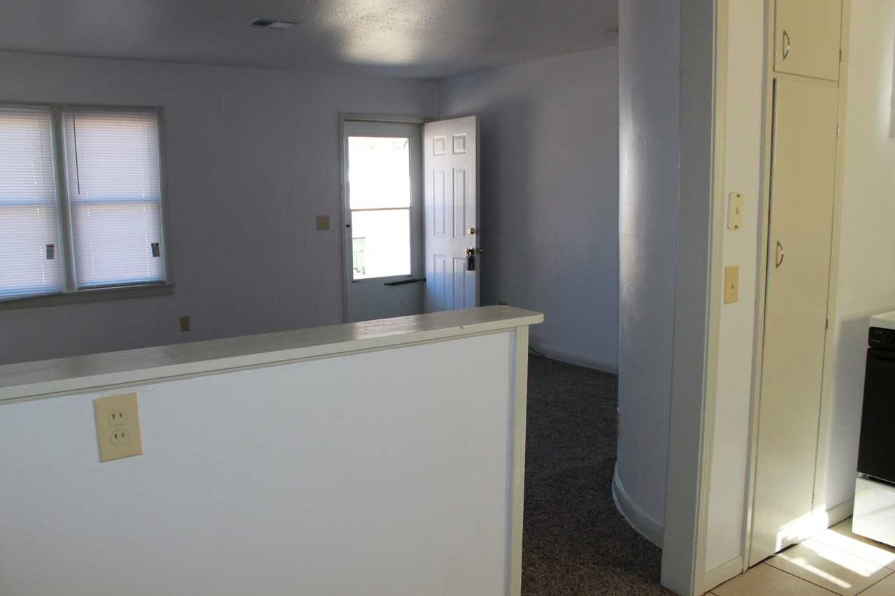 426 E Northrup Dr - Photo 5 of 17