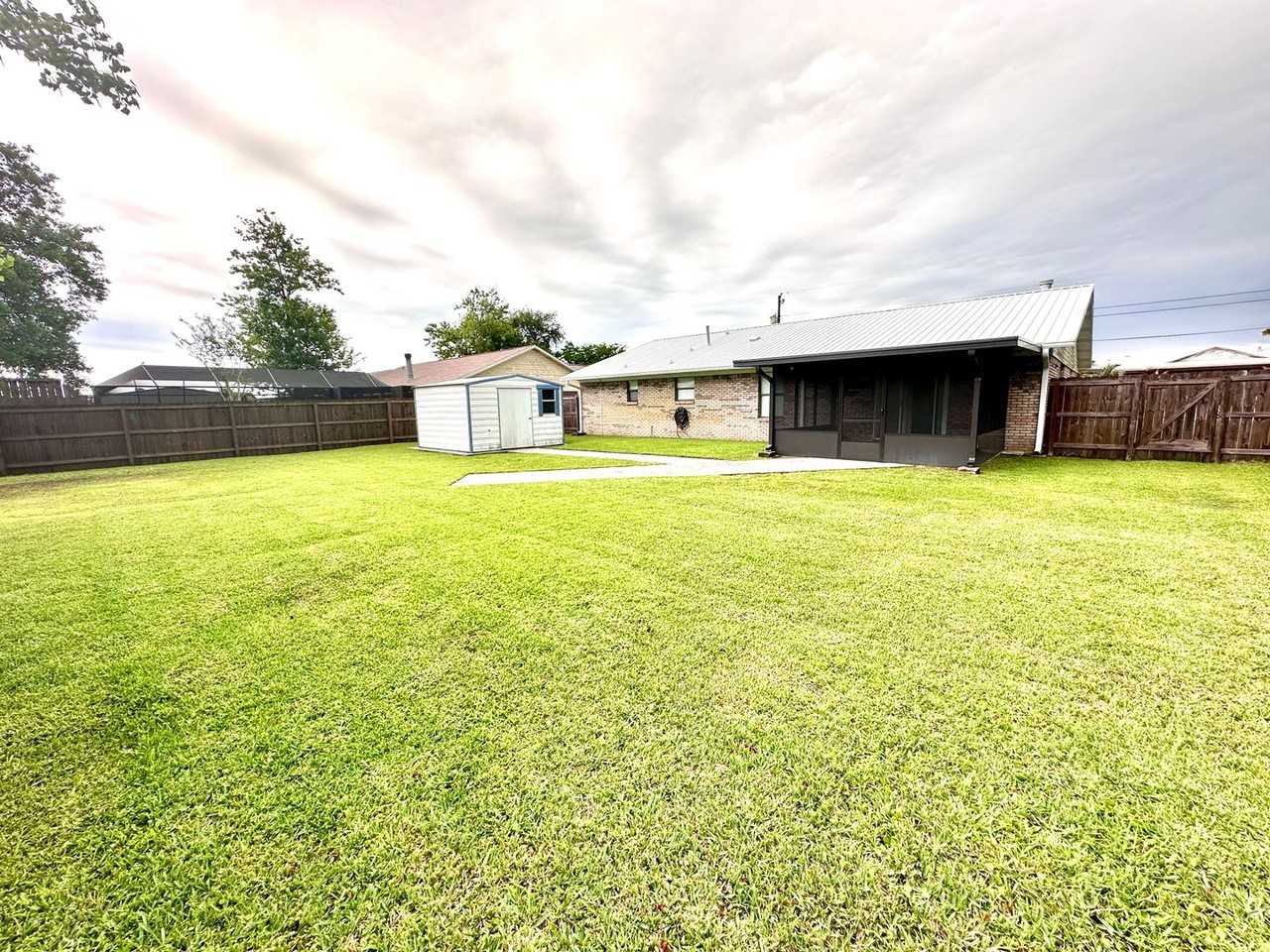 6047 Howard Rd - Photo 2 of 21