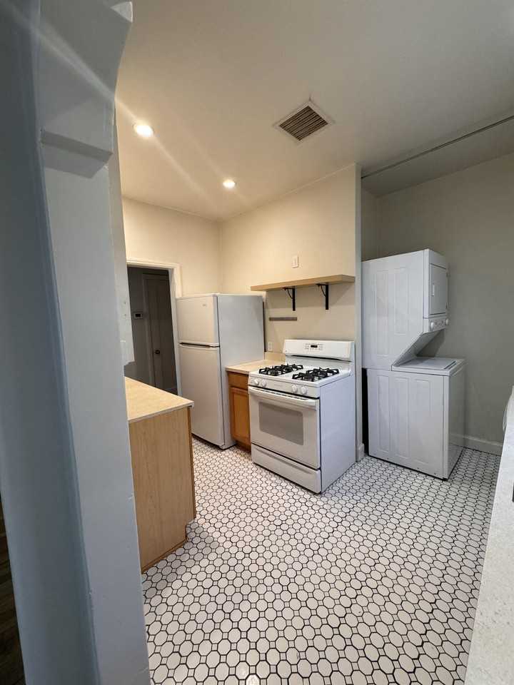 809 E Garfield St #809-1 - Photo 5 of 33