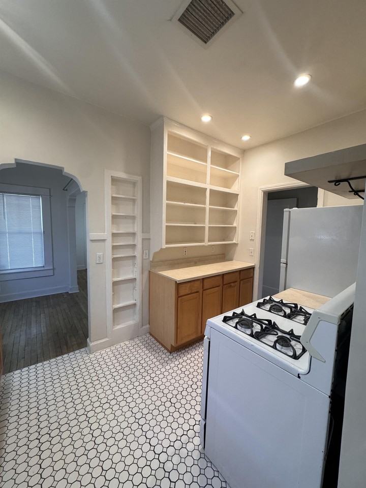809 E Garfield St #809-1 - Photo 6 of 33