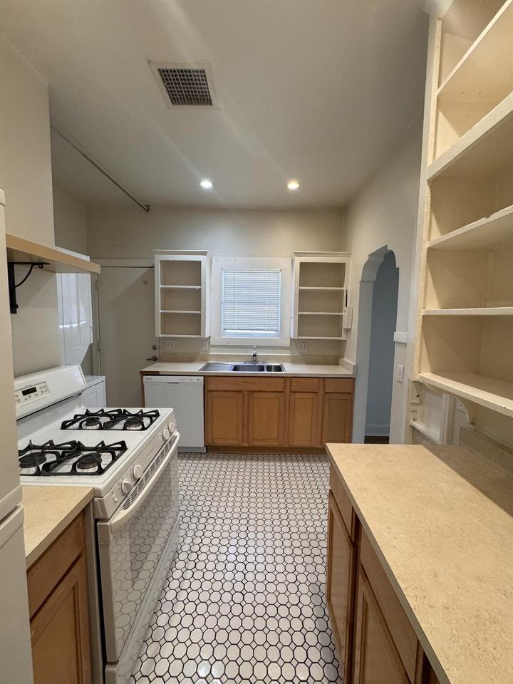 809 E Garfield St #809-1 - Photo 7 of 33