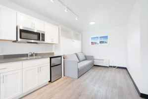 featured image of 4711 University Ave