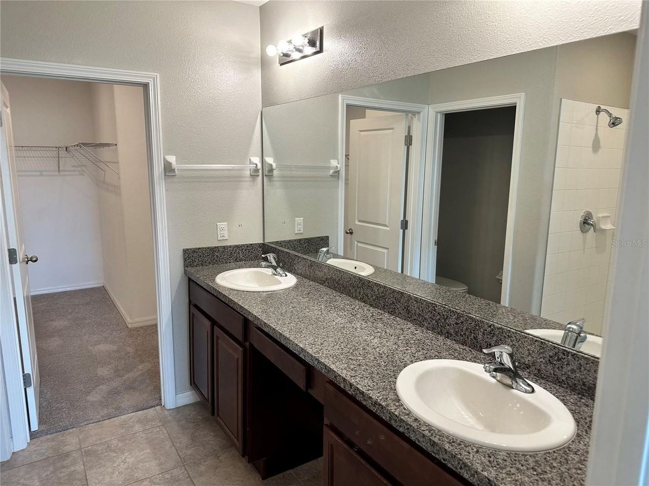 15706 Greenleaf Bay St - Photo 6 of 11